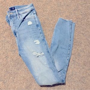 Hollister Ripped Super Skinny Jean Ultra High Rise